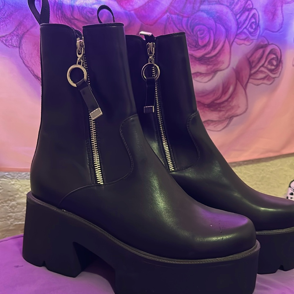 Black Lamoda slip on ankle boots